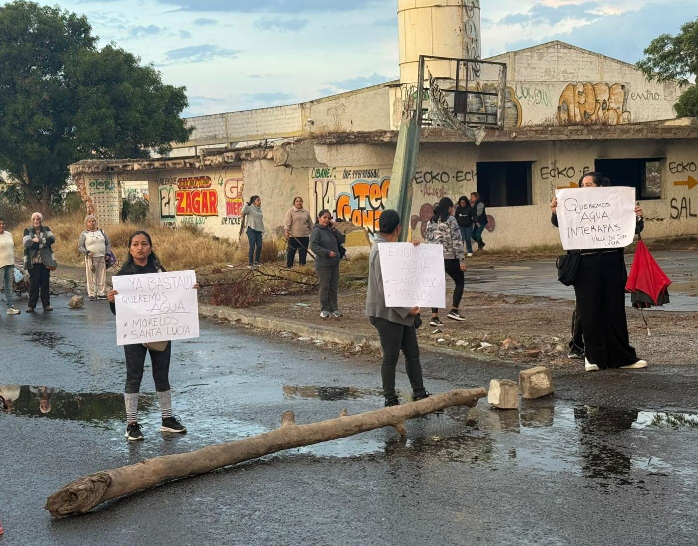Vecinos se manifiestan por falta de agua en Soledad de Graciano Sánchez