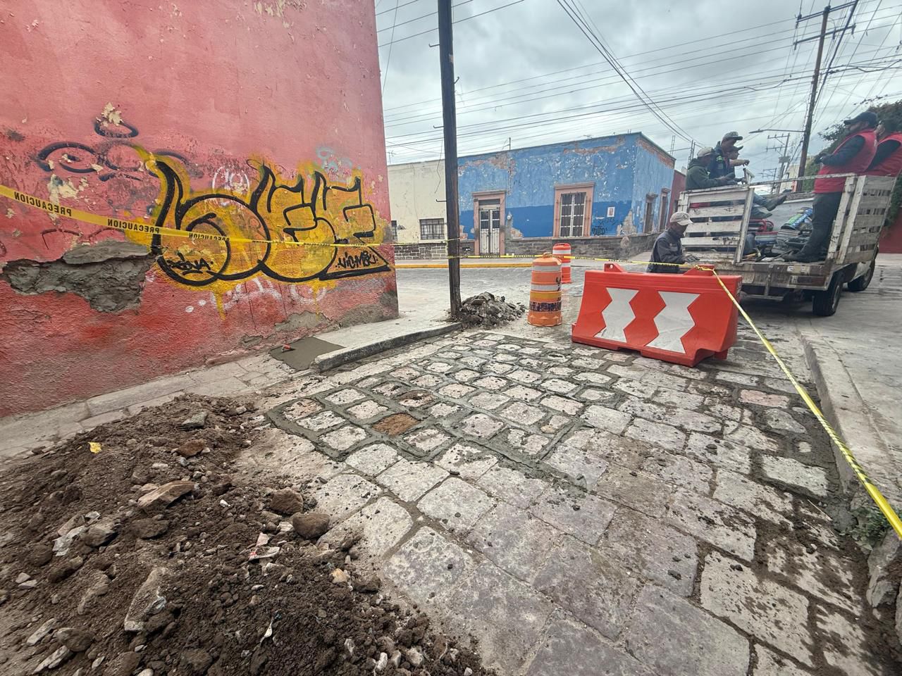 UGCH realiza trabajos de bacheo y reparación de banquetas en el Centro ...
