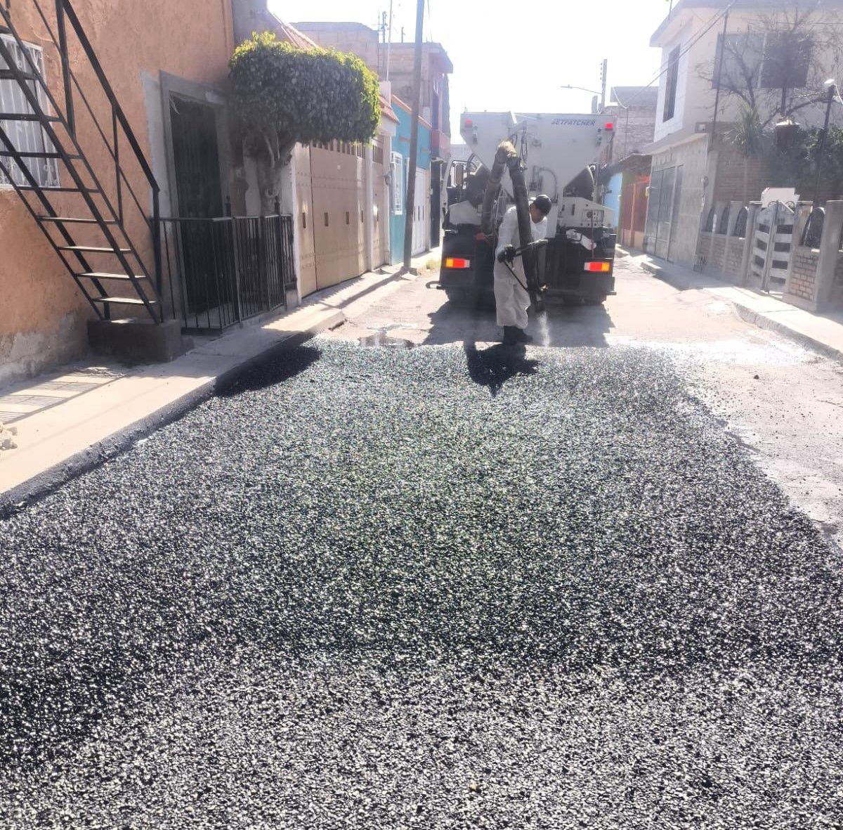 Programa de Bacheo Emergente atiende colonias y avenidas de la capital